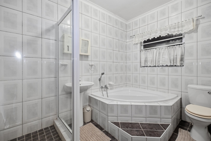 8 Bedroom Property for Sale in Melkbosstrand Central Western Cape